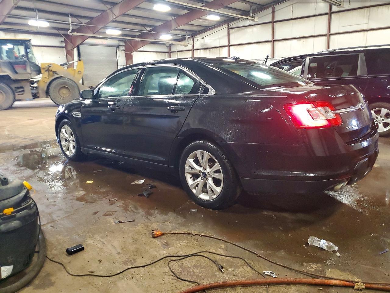 2011 Ford Taurus Sel - Image 2