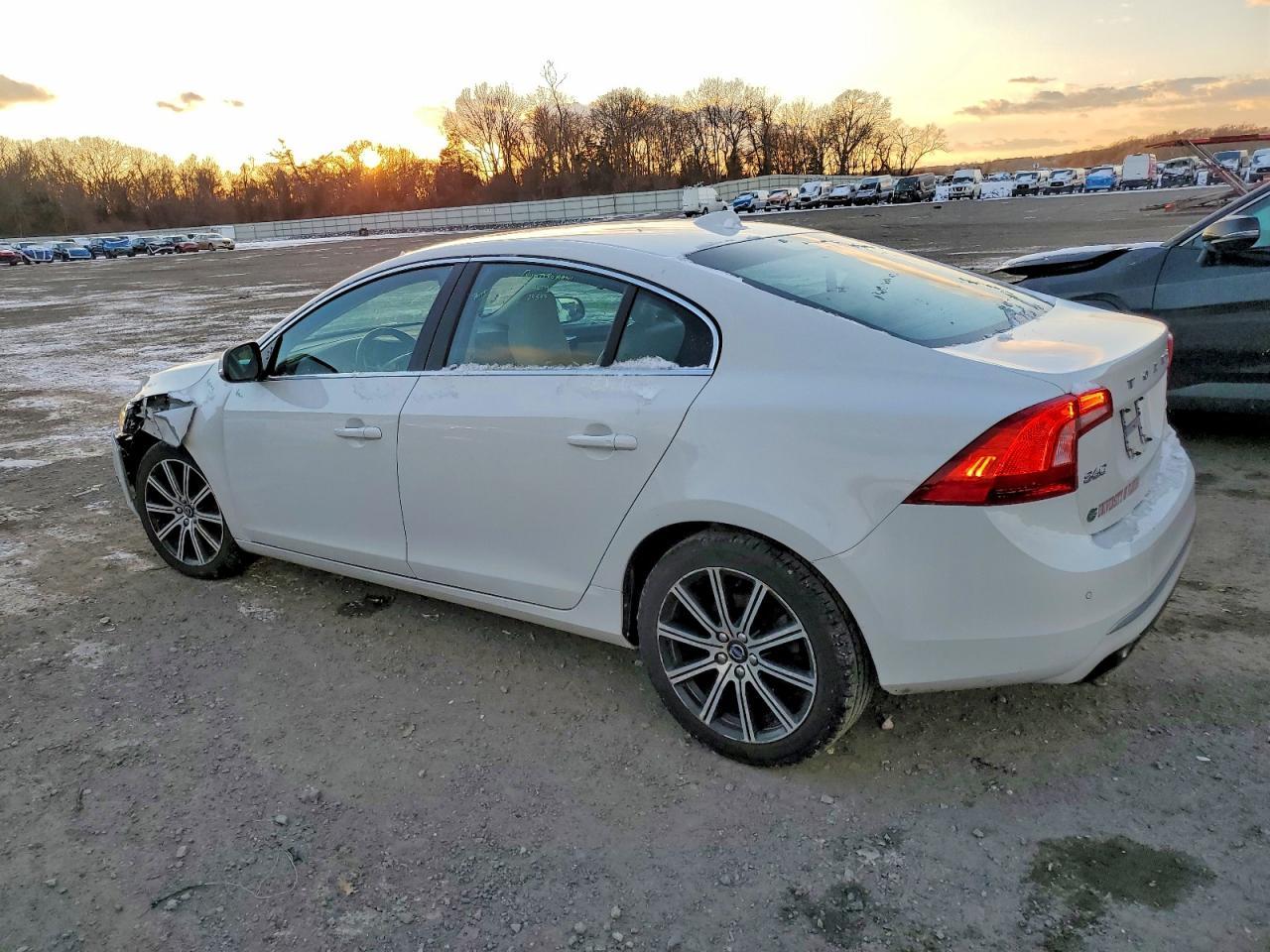 2017 Volvo S60 Premier - Фото 2