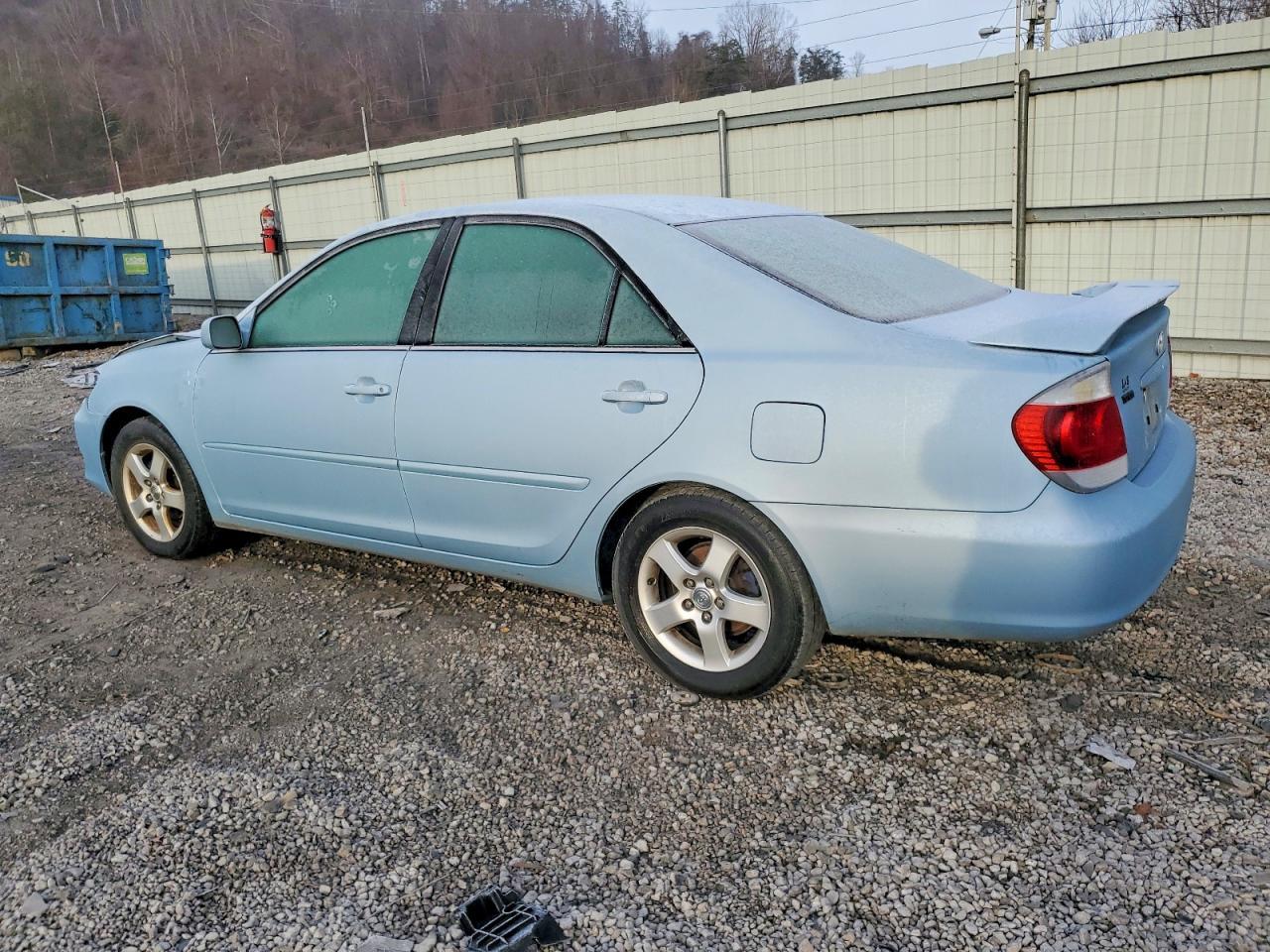 2005 Toyota Camry Le - Фото 2
