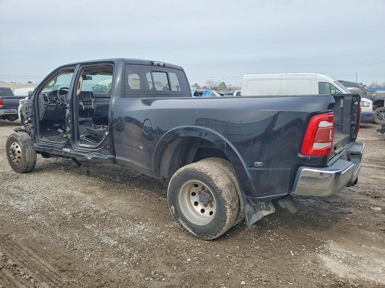 2019 Ram 3500 Laramie - Фото 2