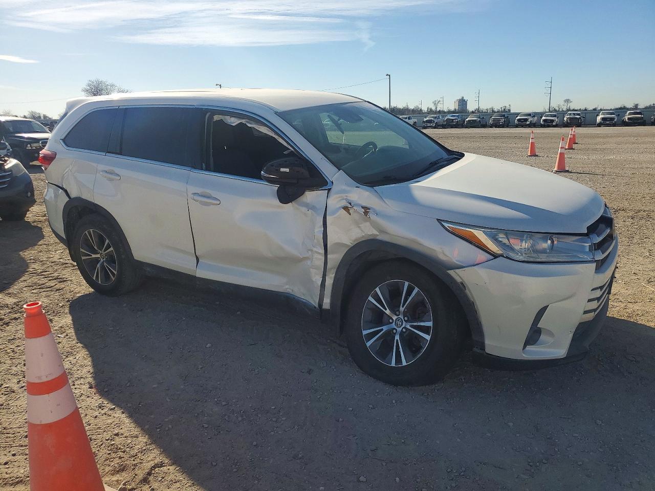 2019 Toyota Highlander Le - Фото 4