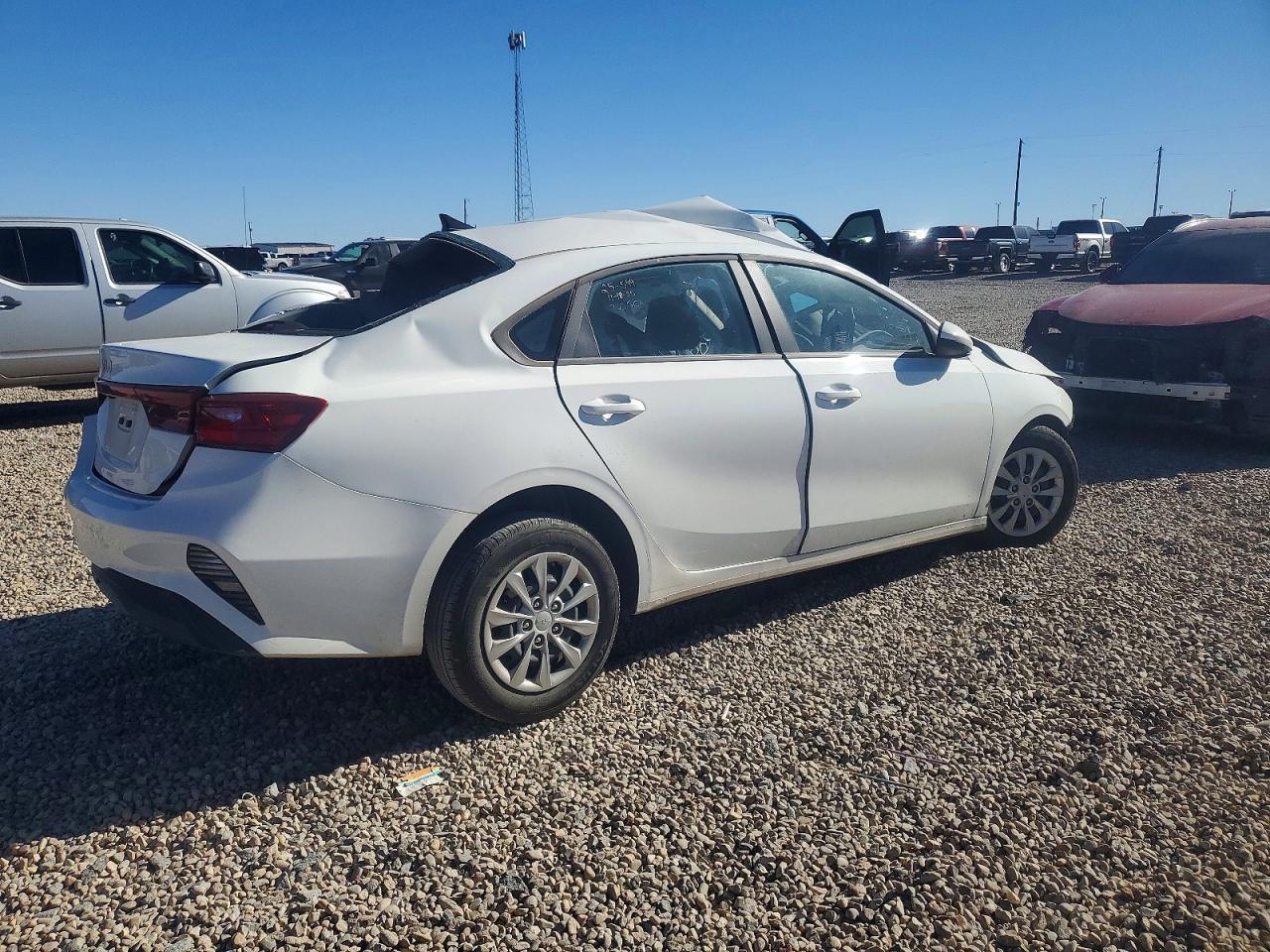 2024 Kia Forte Lx - Image 3