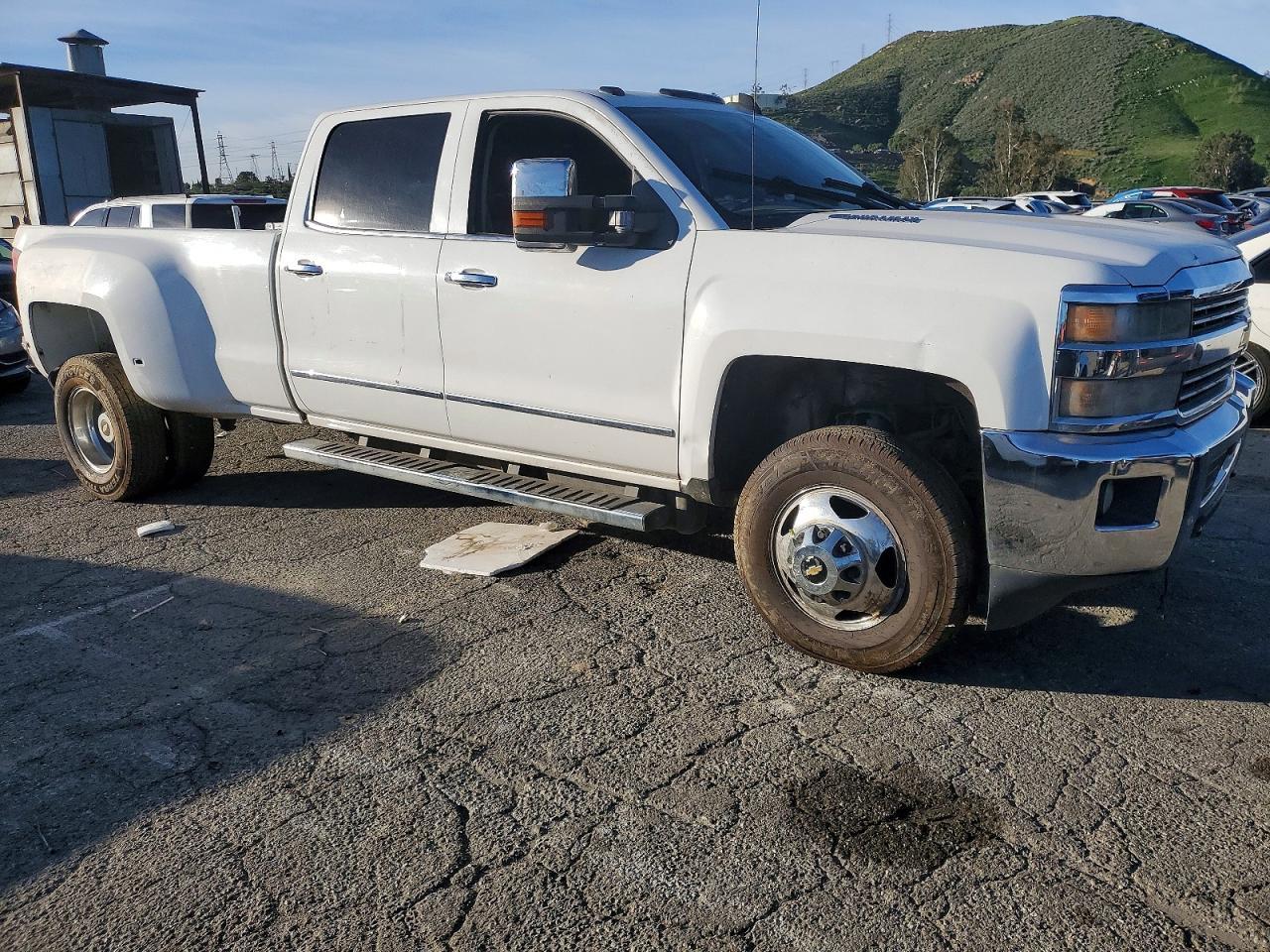 2015 Chevrolet Silverado K3500 Ltz - Image 4