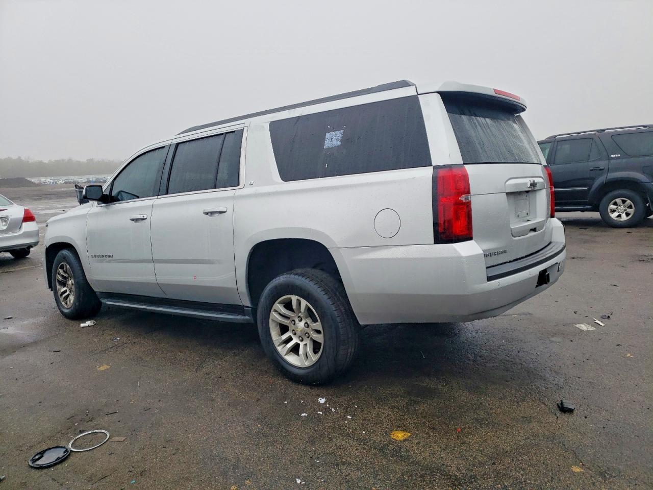 2015 Chevrolet Suburban K1500 Lt - Image 2