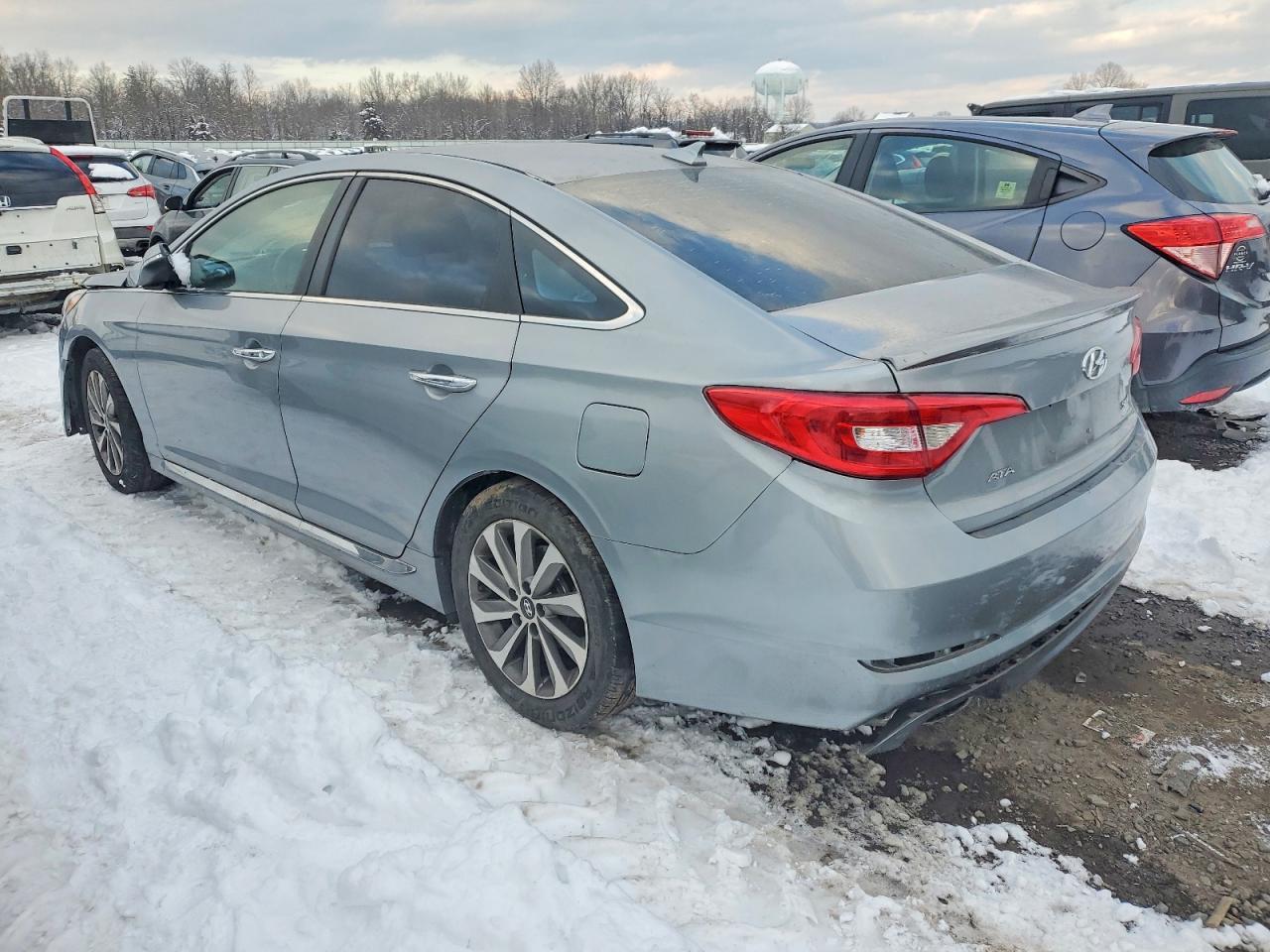 2015 Hyundai Sonata Sport - Image 2