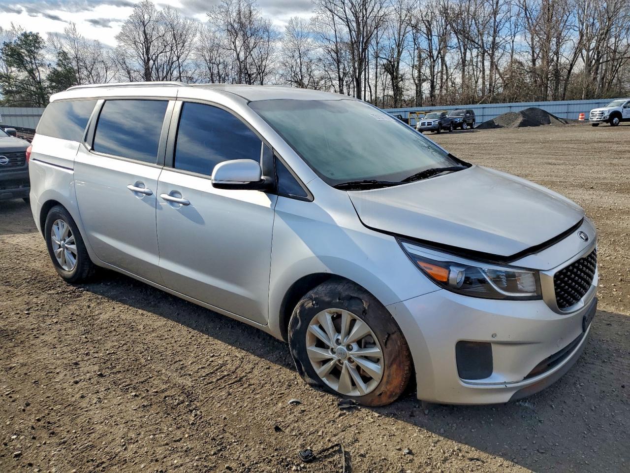 2017 Kia Sedona Lx - Фото 4