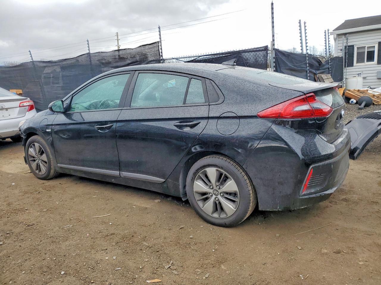 2018 Hyundai Ioniq Plug-In Hybrid - Image 2