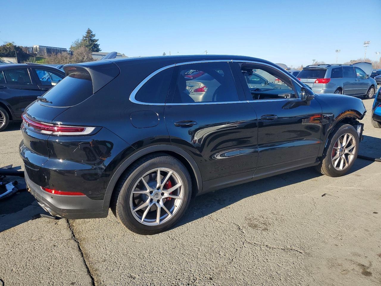 2025 Porsche Cayenne Se Hybrid - Image 3
