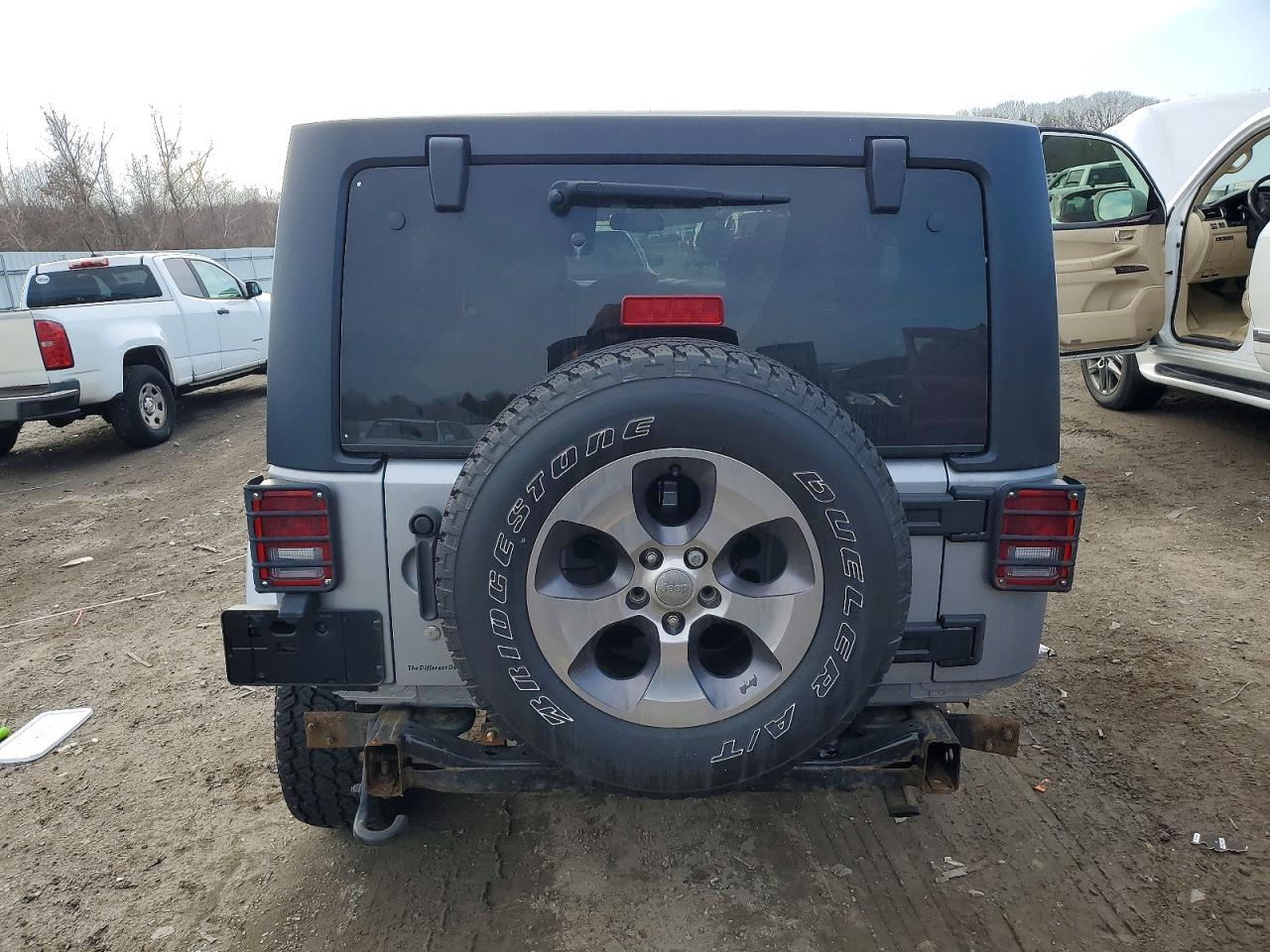 2016 Jeep Wrangler Unlimited Sahara - Фото 6