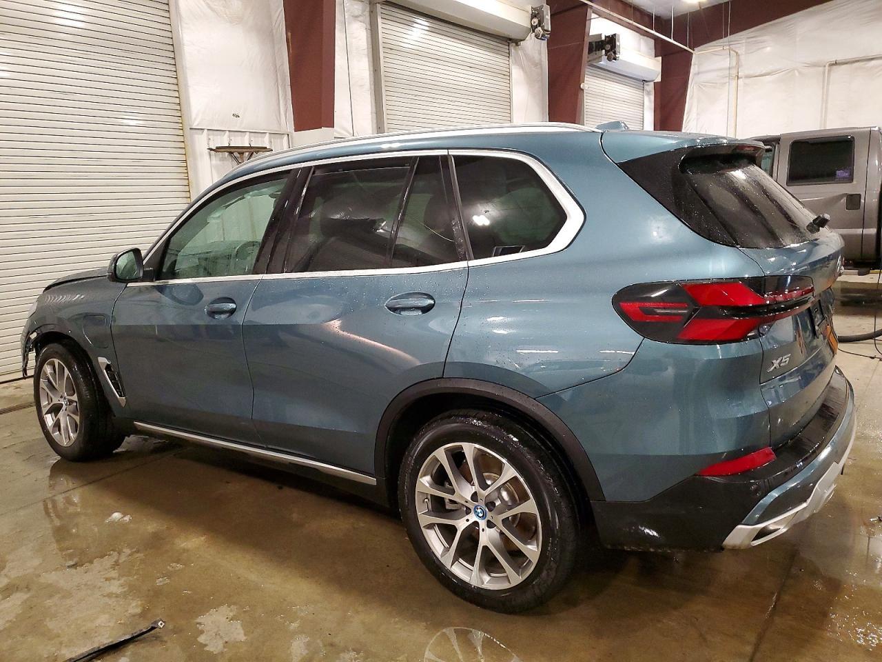 2025 BMW X5 xDrive50E - Фото 2