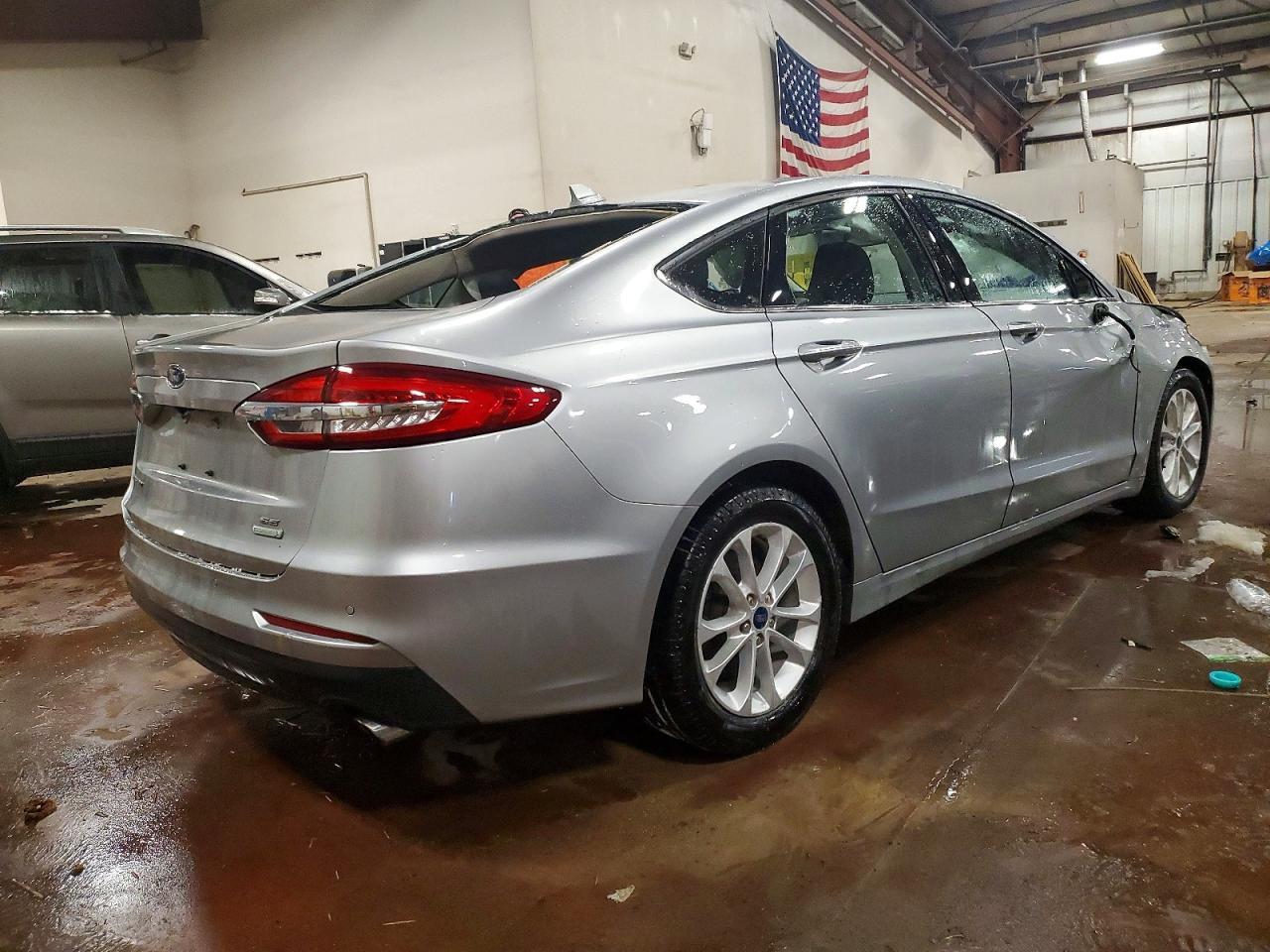 2020 Ford Fusion Se - Фото 3