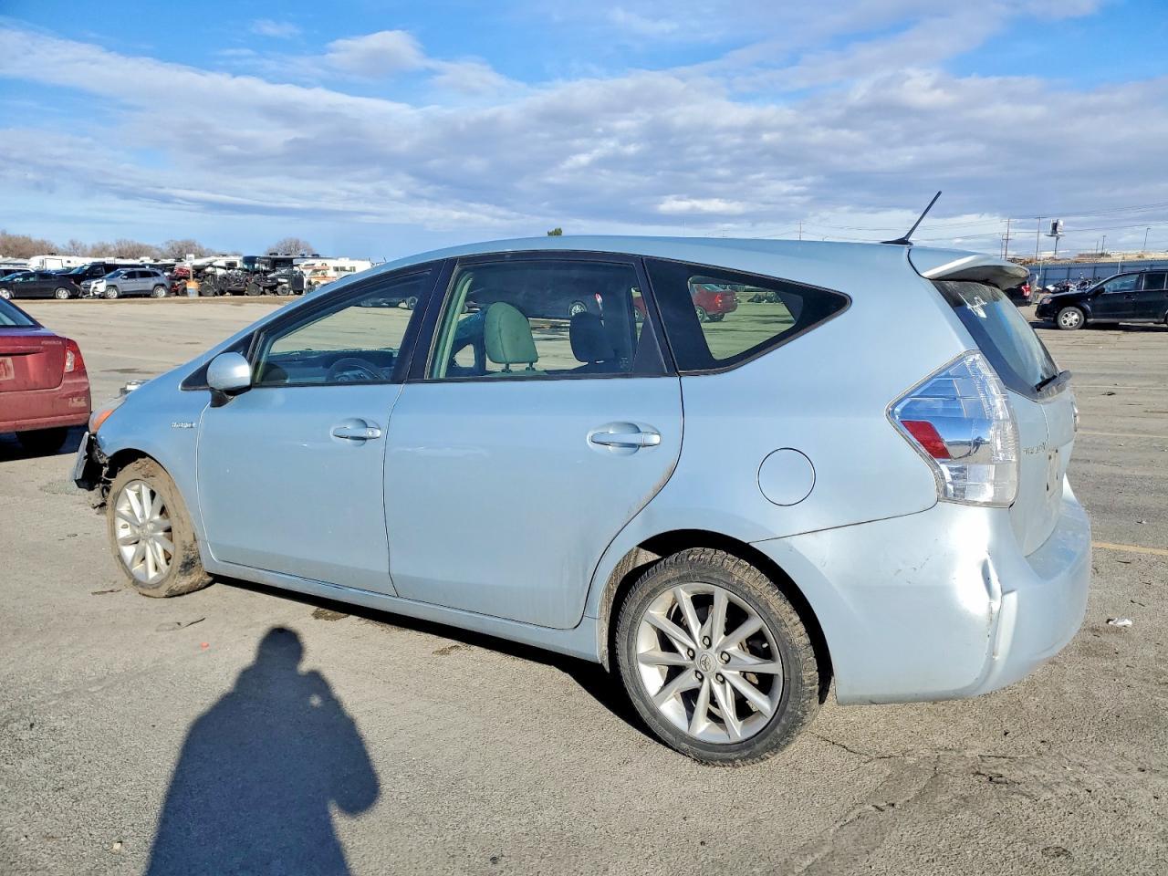 2013 Toyota Prius V - Фото 2