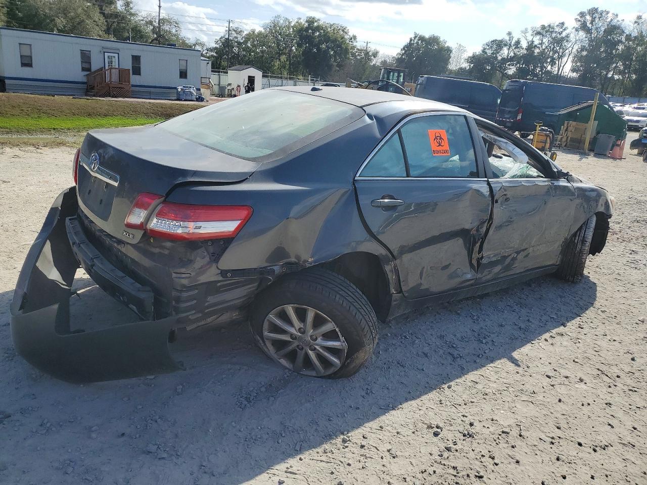 2011 Toyota Camry Xle - Фото 3
