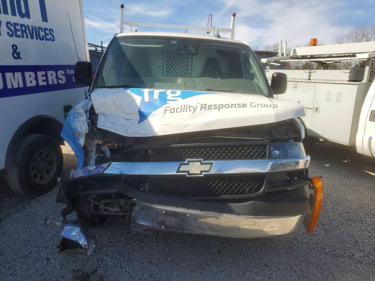 2023 Chevrolet Express 2500 Utility / Service Van - Фото 5