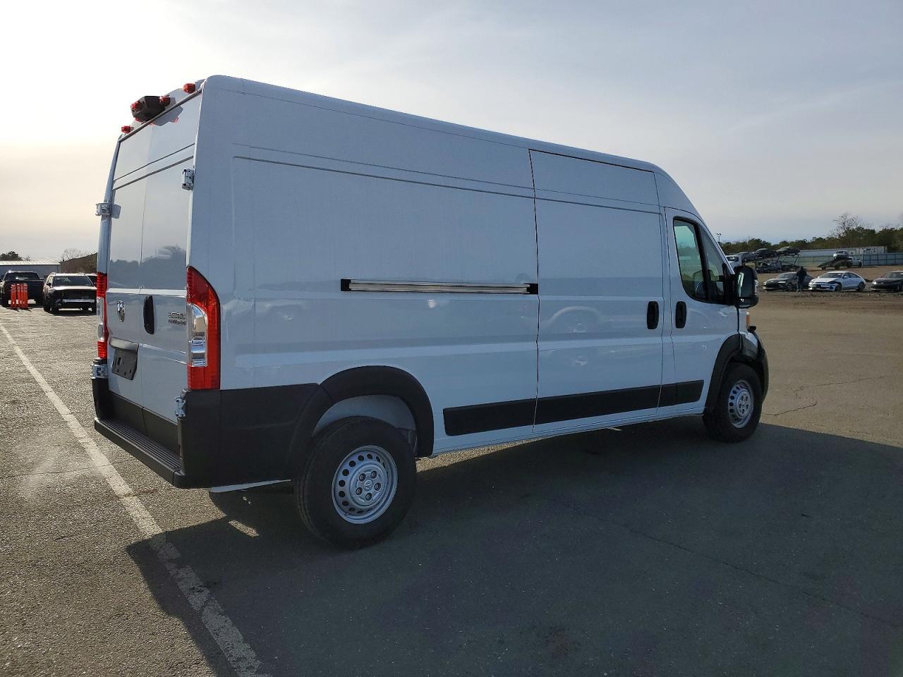 2025 Ram Promaster 2500 Delivery Van - Фото 3