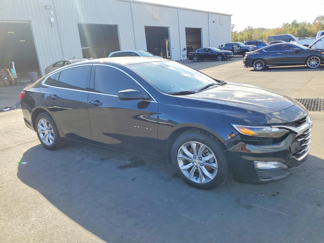 2023 Chevrolet Malibu - Image 4