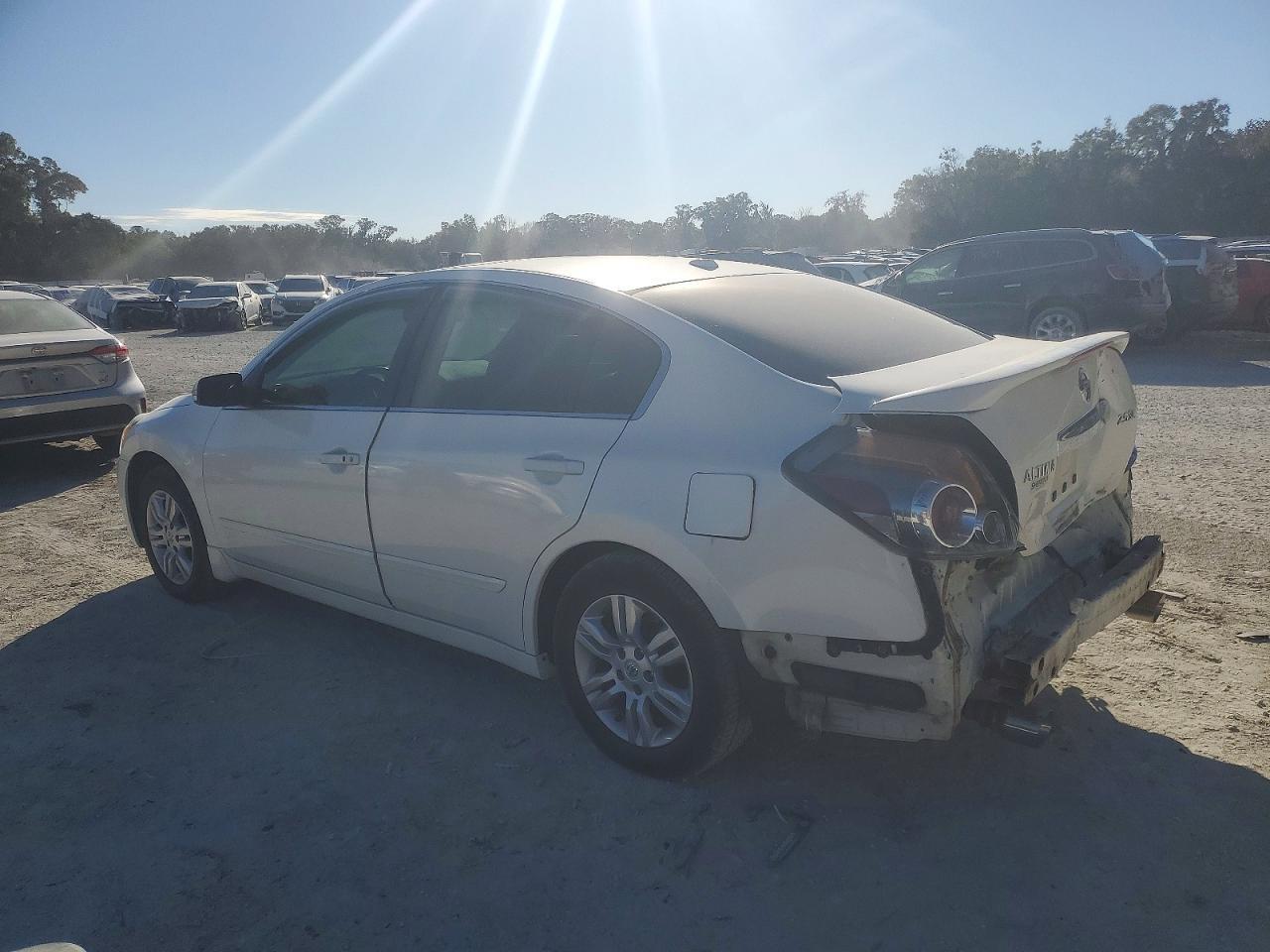 2011 Nissan Altima Base - Фото 2