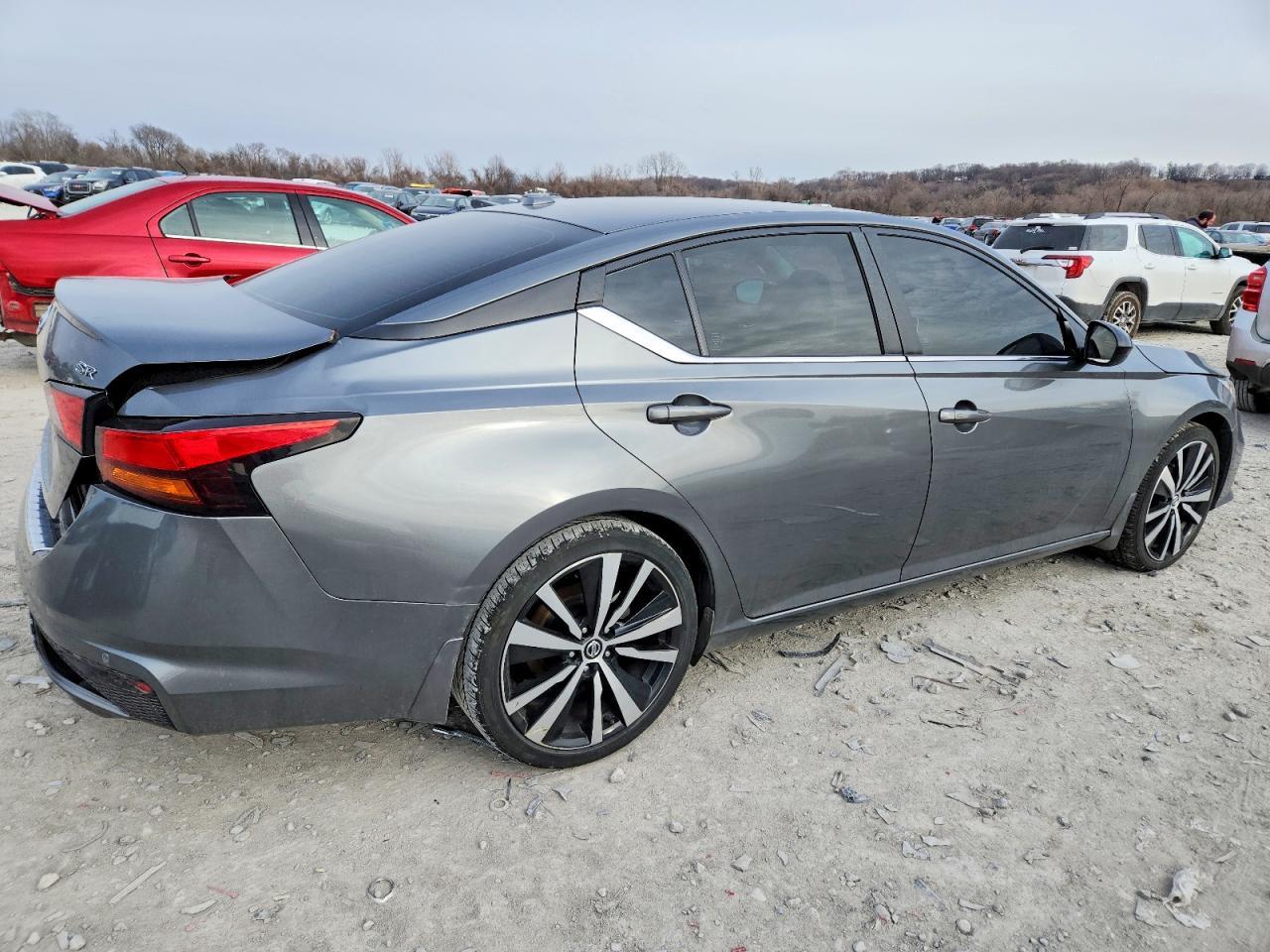 2022 Nissan Altima Sr - Фото 3