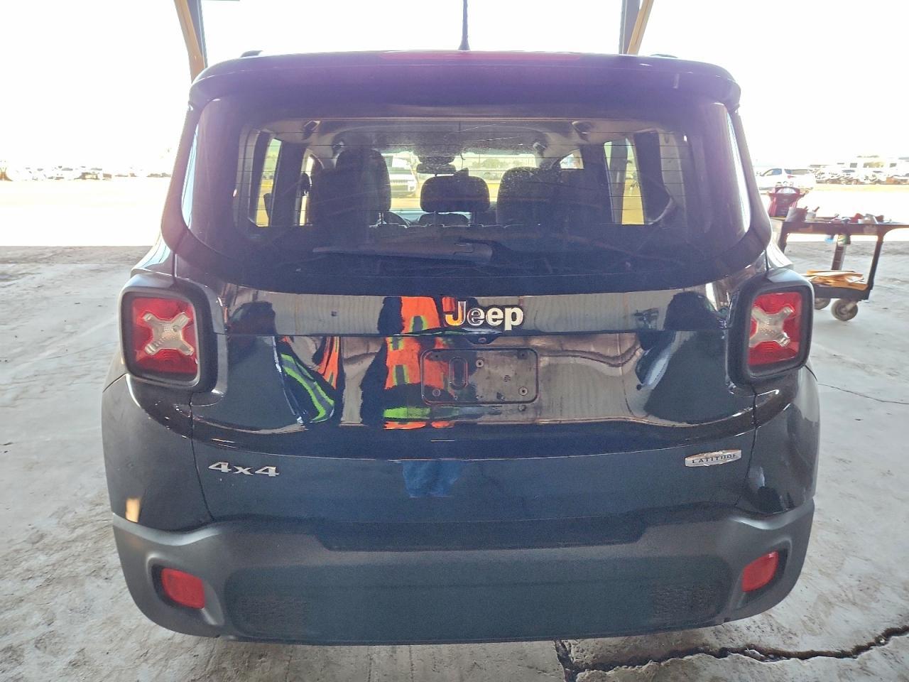 2017 Jeep Renegade Latitude - Image 6