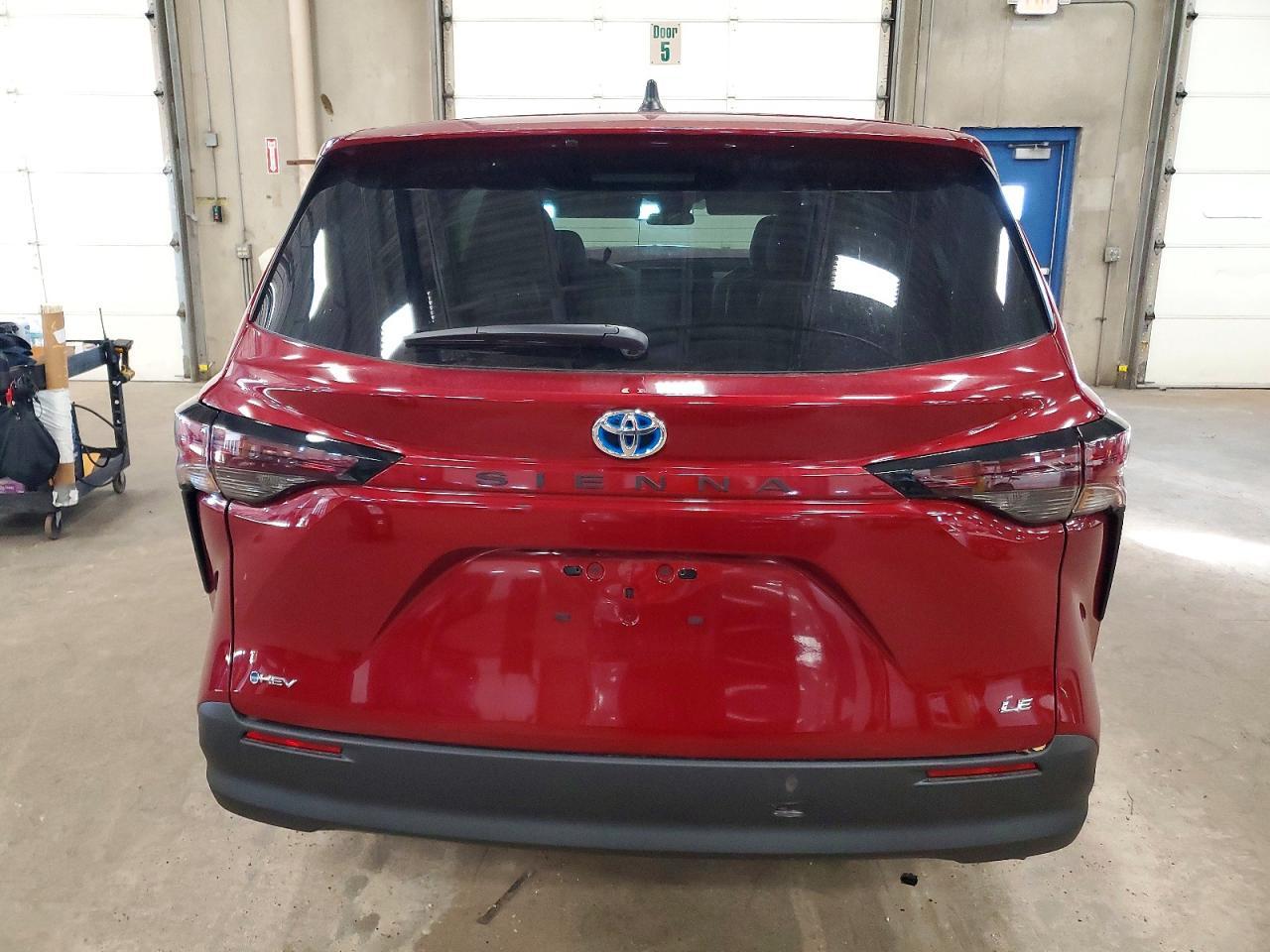2025 Toyota Sienna Le - Фото 6