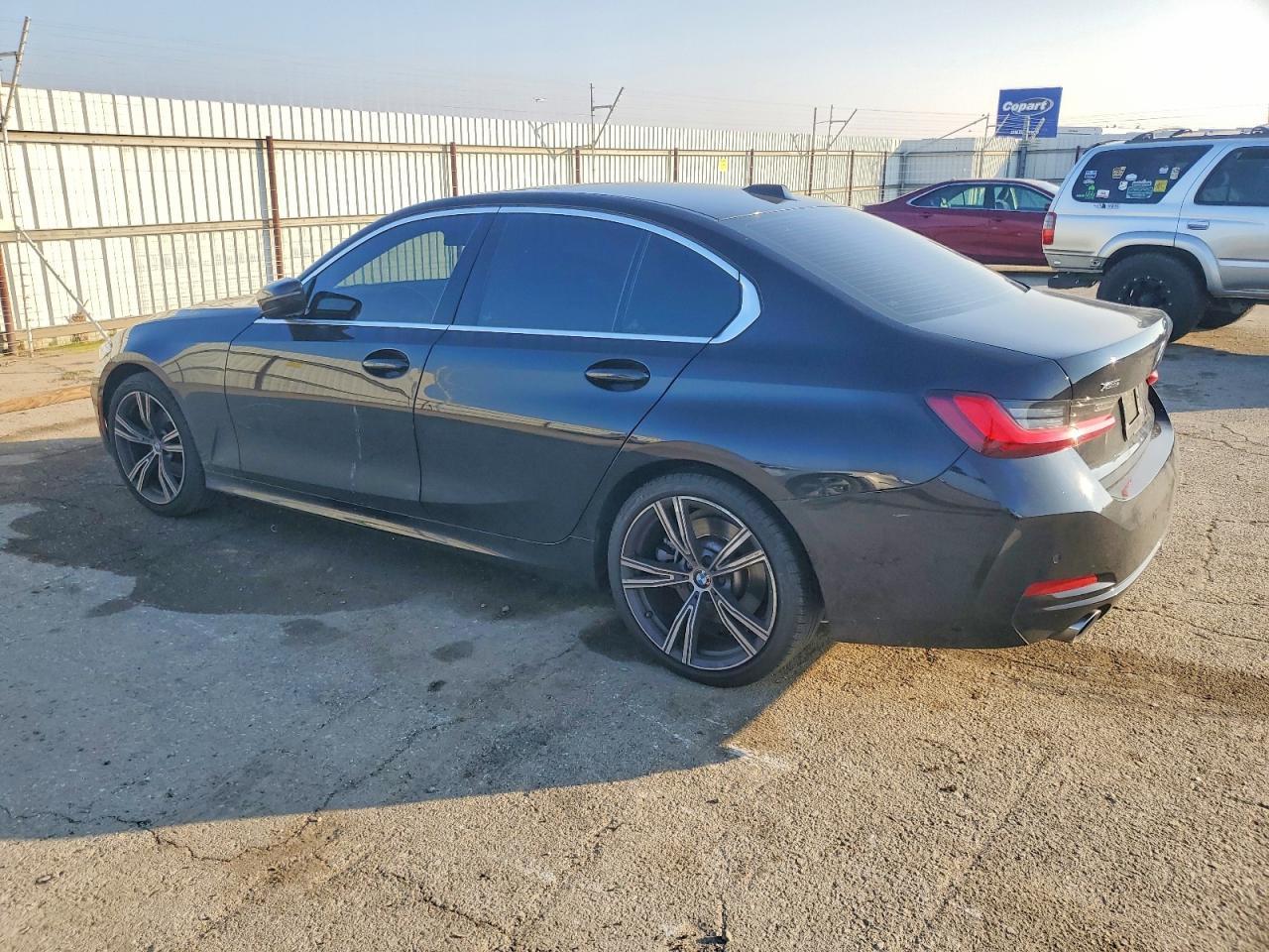 2024 BMW 330Xi - Фото 2