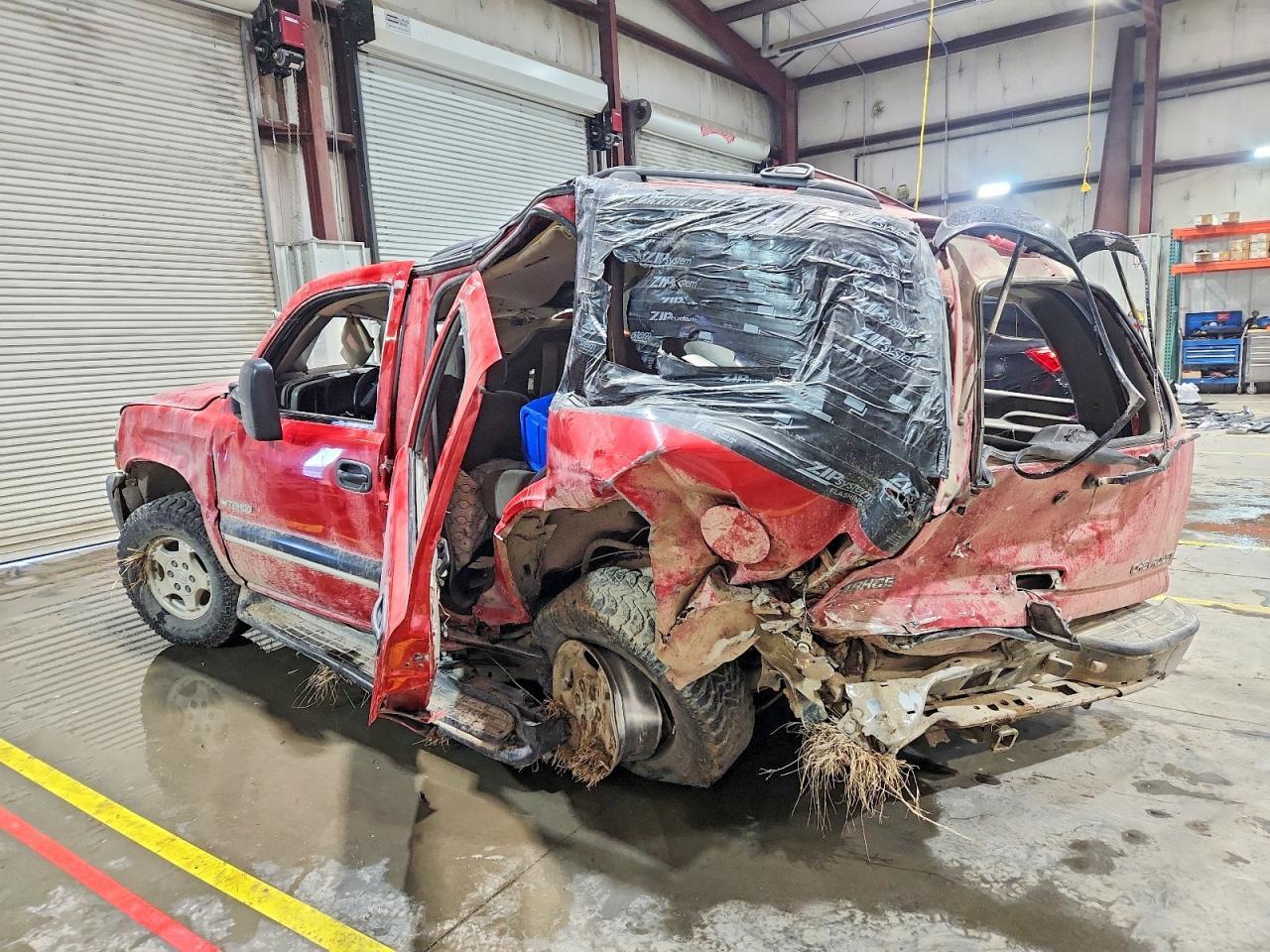 2002 Chevrolet Tahoe C1500 - Фото 2