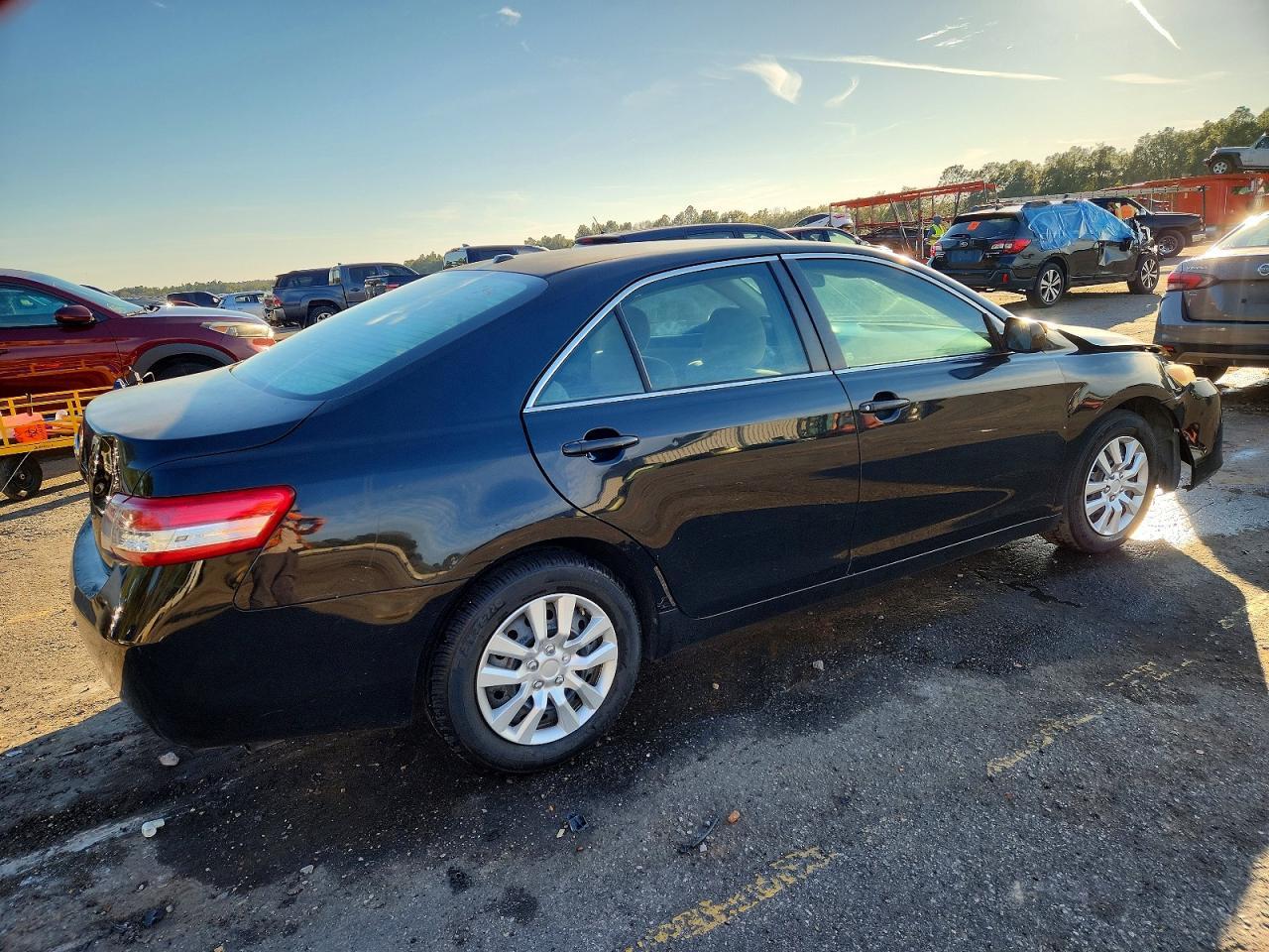 2010 Toyota Camry Base - Фото 3