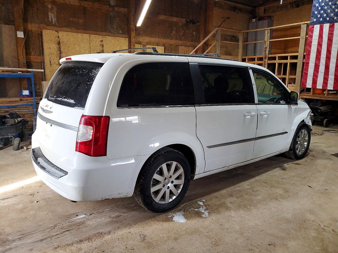 2015 Chrysler Town & Country Touring - Фото 3