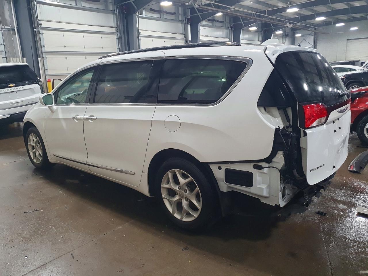 2018 Chrysler Pacifica Touring L - Фото 2