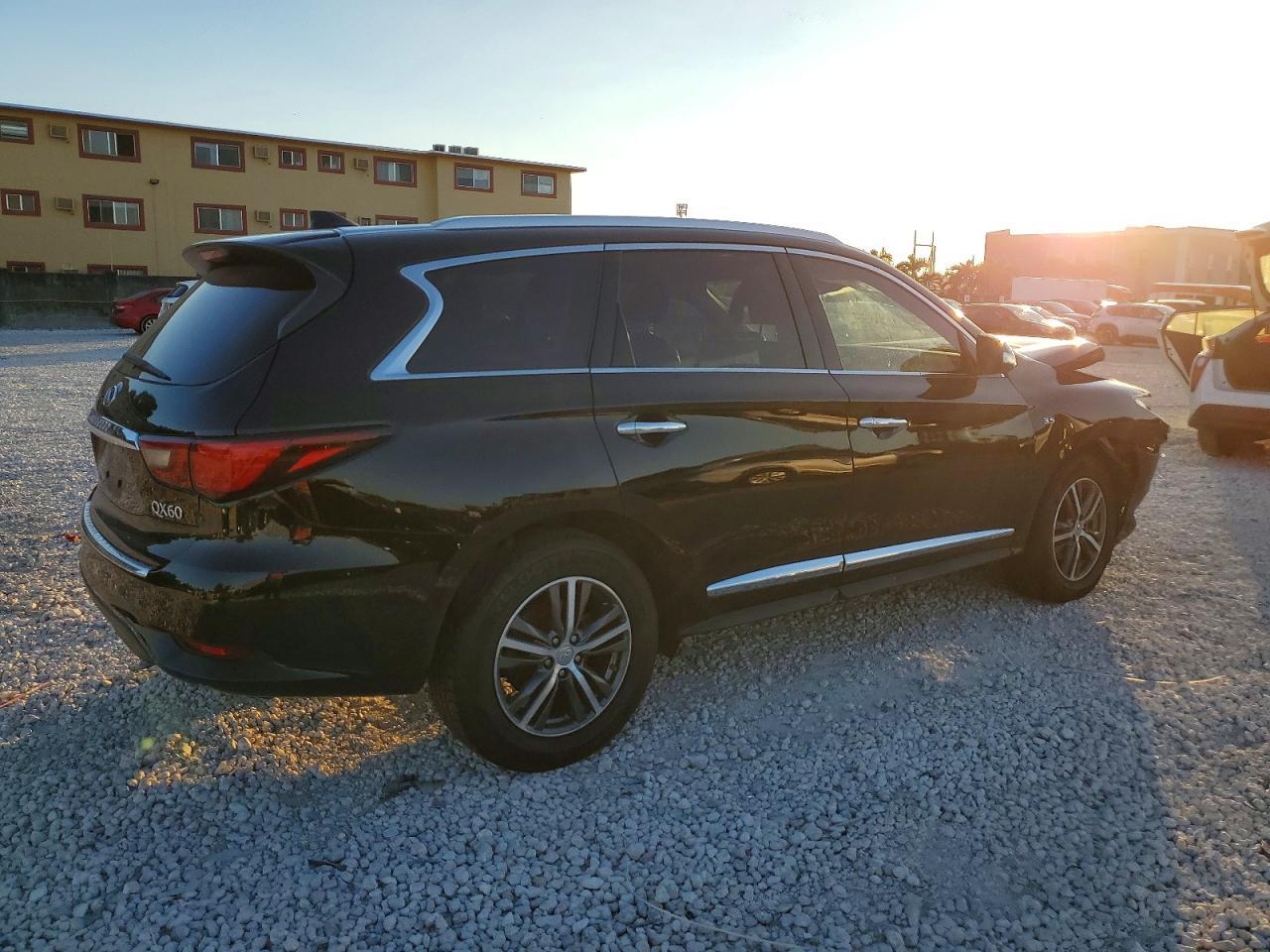 2019 Infiniti Qx60 Luxe - Фото 3