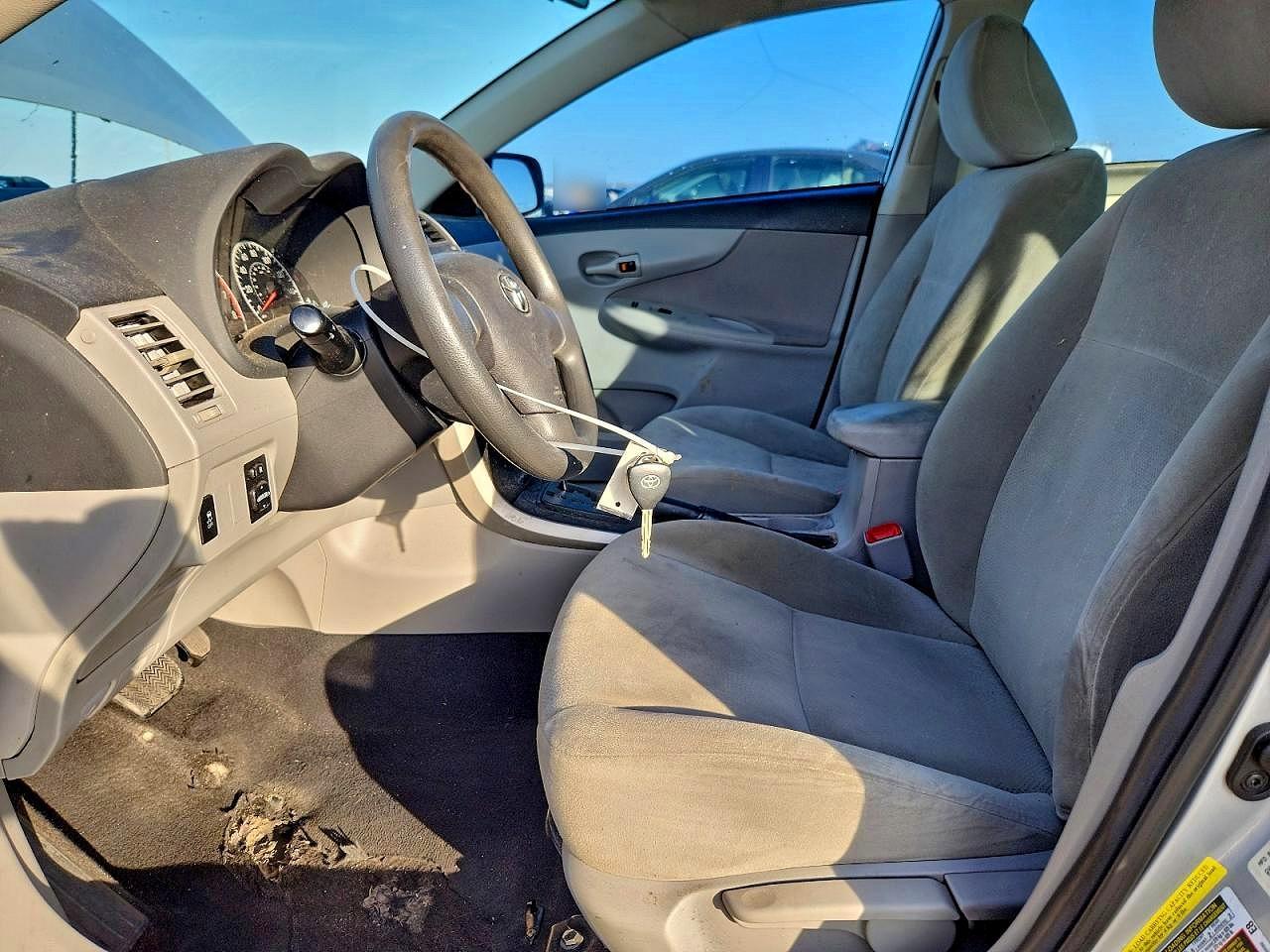 2013 Toyota Corolla L - Фото 7