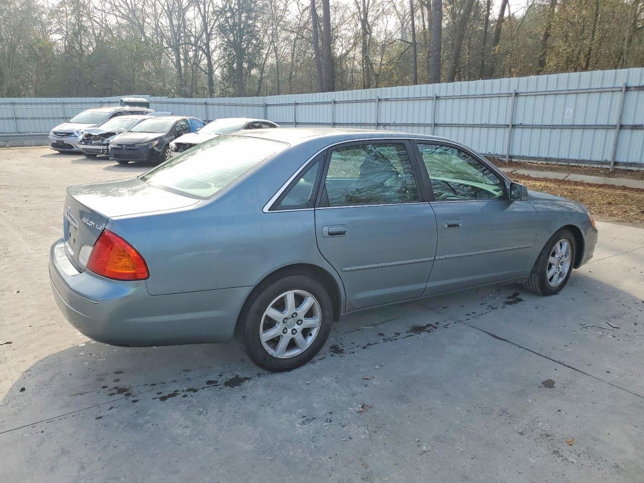 2002 Toyota Avalon Xls - Image 3