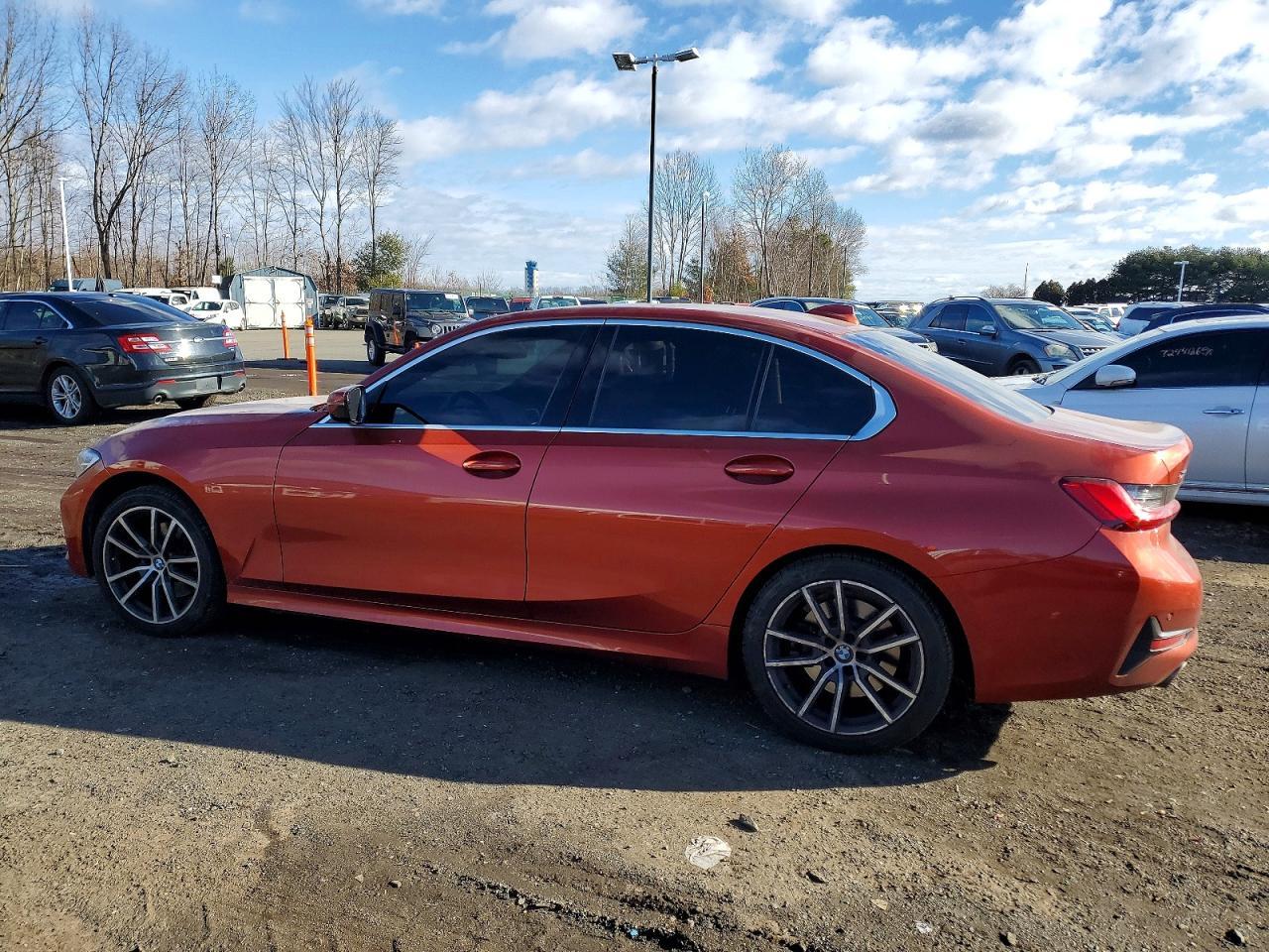 2020 BMW 330Xi - Фото 2