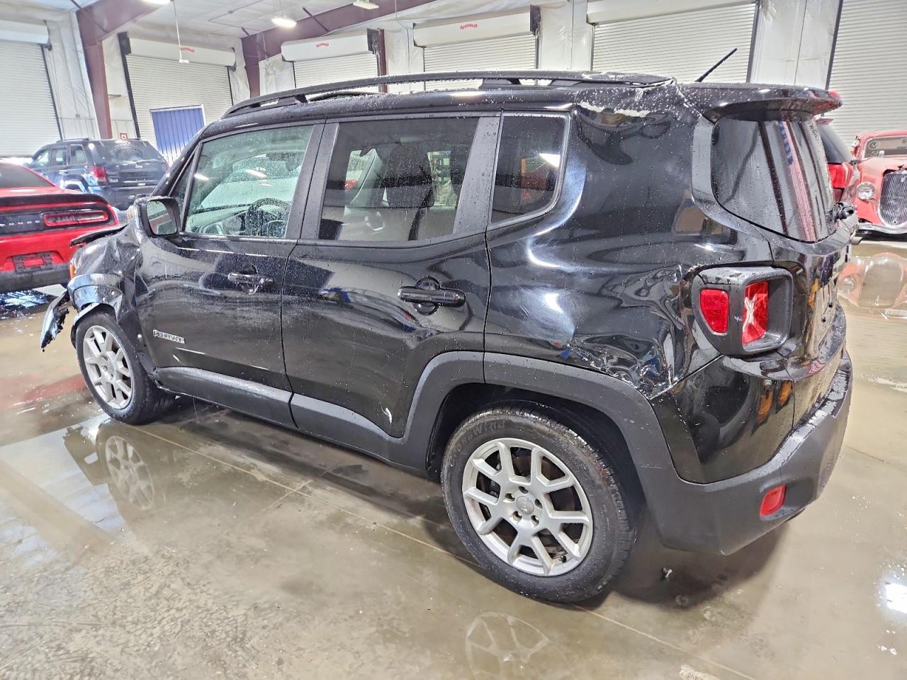 2019 Jeep Renegade Latitude - Image 2