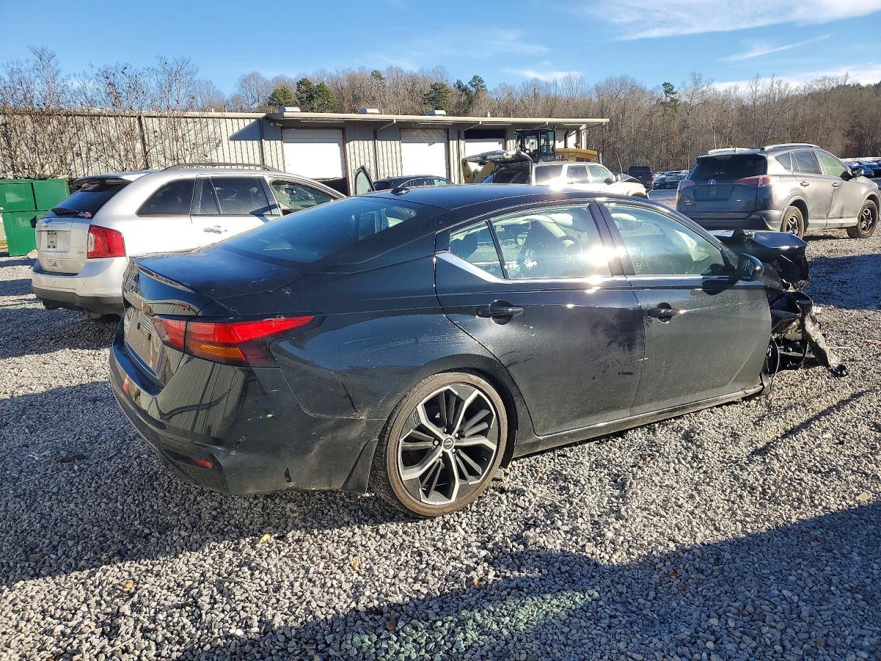 2025 Nissan Altima Sr - Image 3