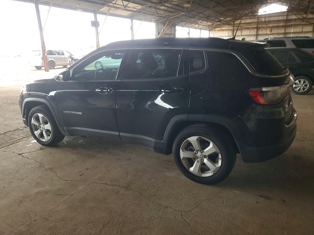 2022 Jeep Compass Latitude - Image 2