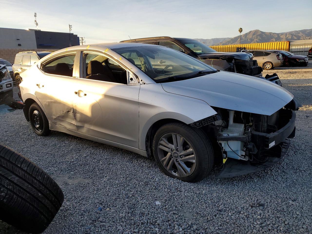 2020 Hyundai Elantra Sel - Фото 4