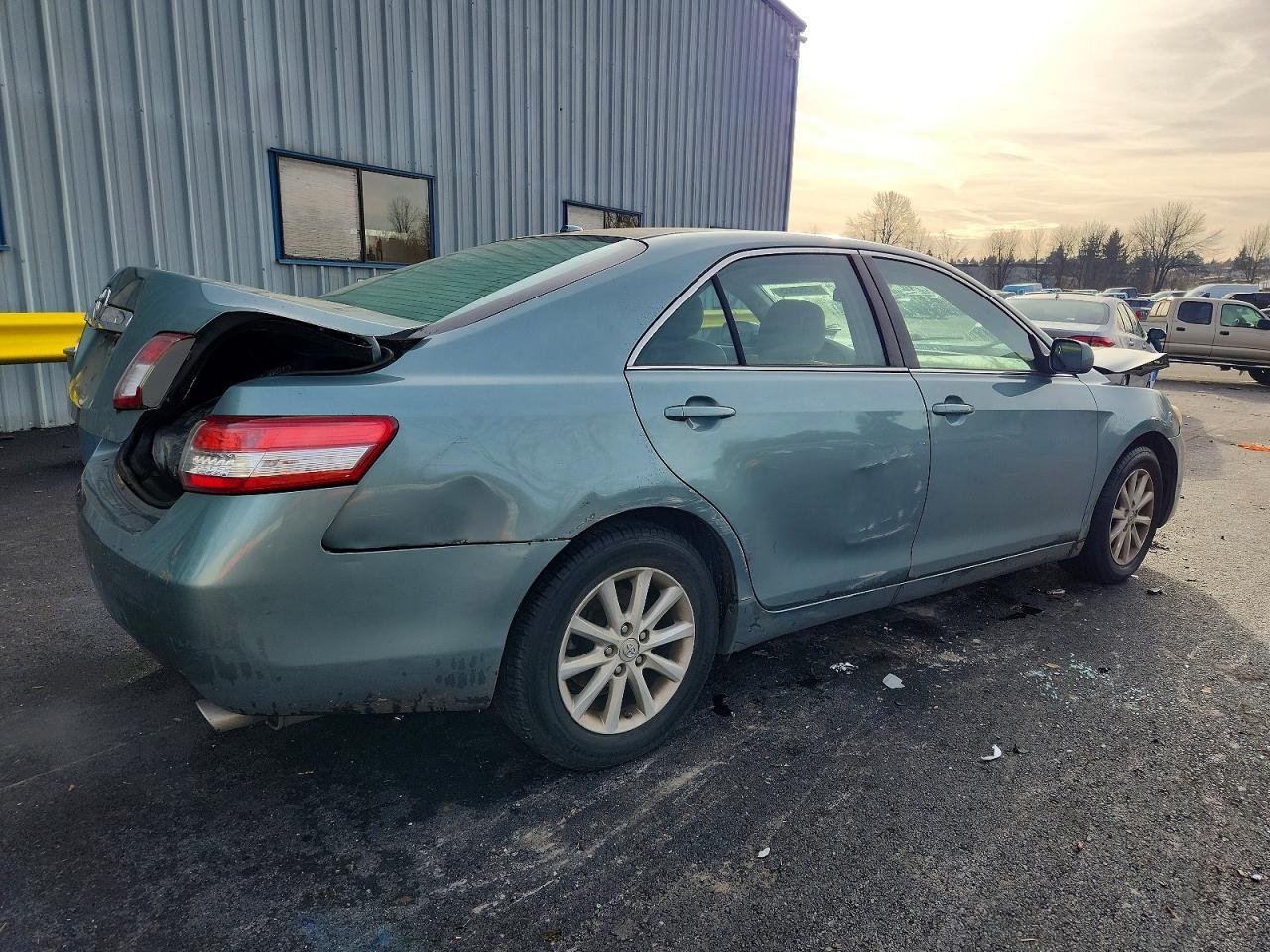 2011 Toyota Camry - Фото 3