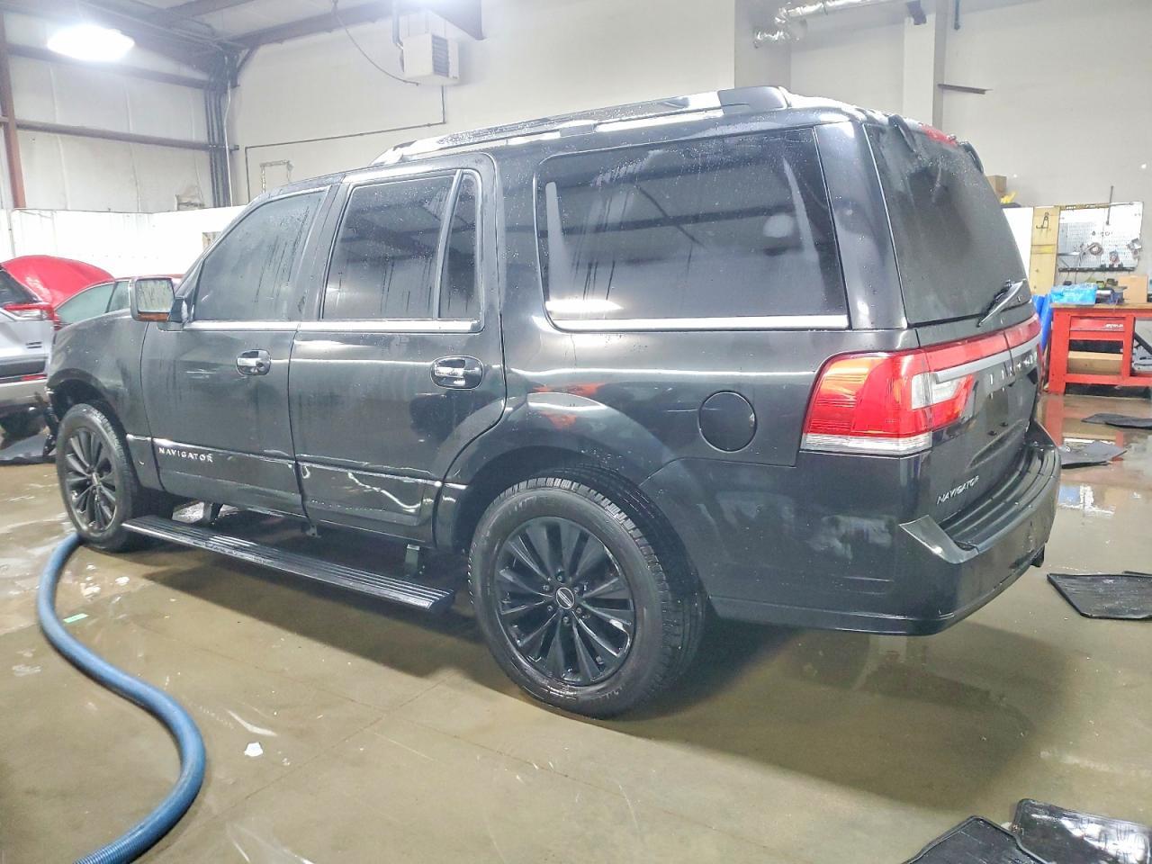 2015 Lincoln Navigator - Фото 2