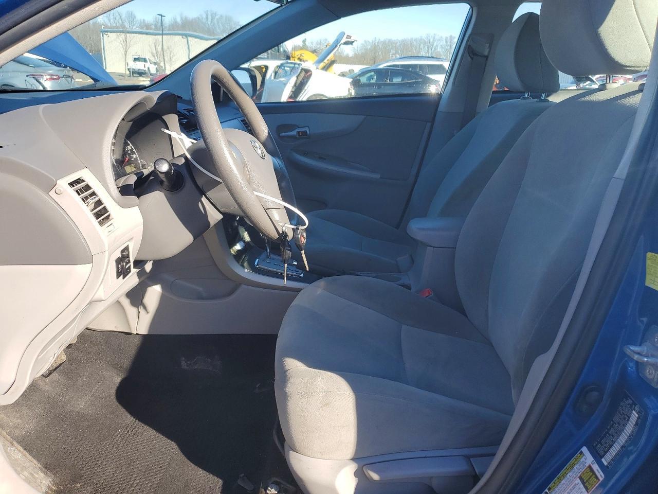 2010 Toyota Corolla Base - Фото 7