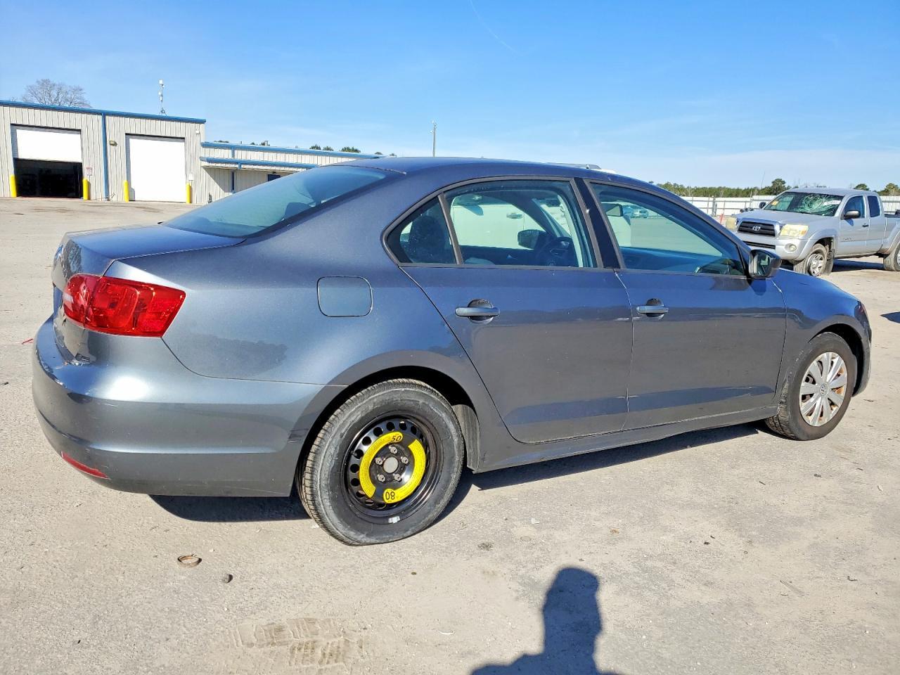 2014 Volkswagen Jetta Base - Image 3