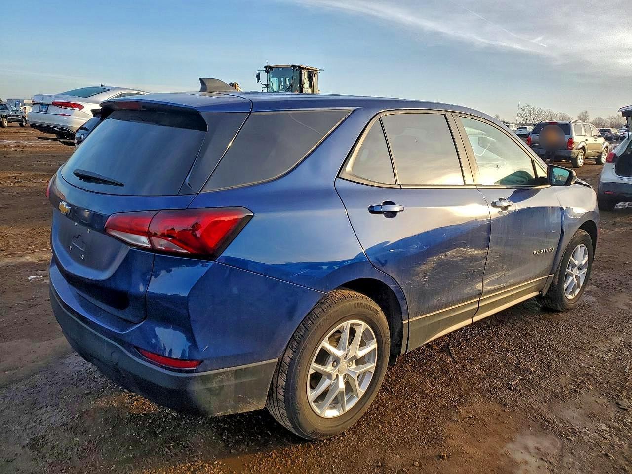 2022 Chev Equinox Ls - Image 3