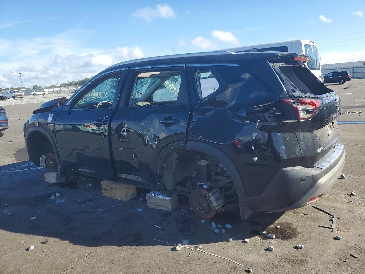 2022 Nissan Rogue Sv - Фото 2