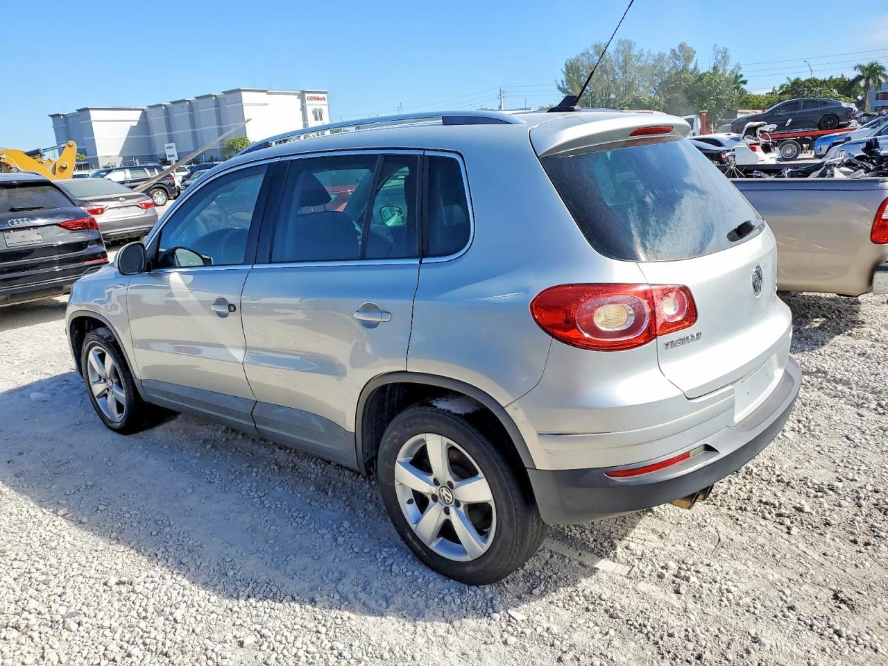 2010 Volkswagen Tiguan Se - Image 2