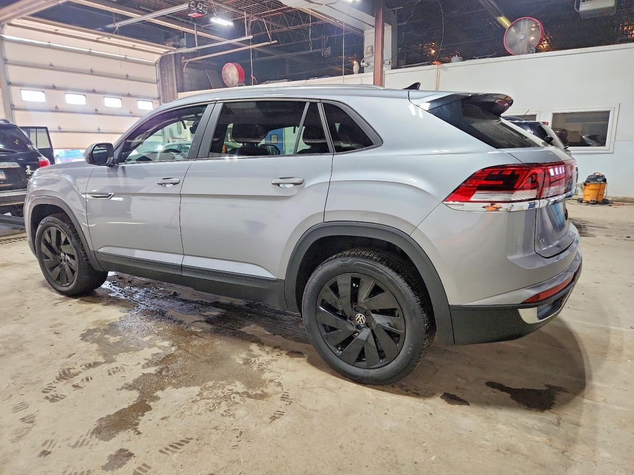 2024 Volkswagen Atlas Cross Sport Se - Image 2