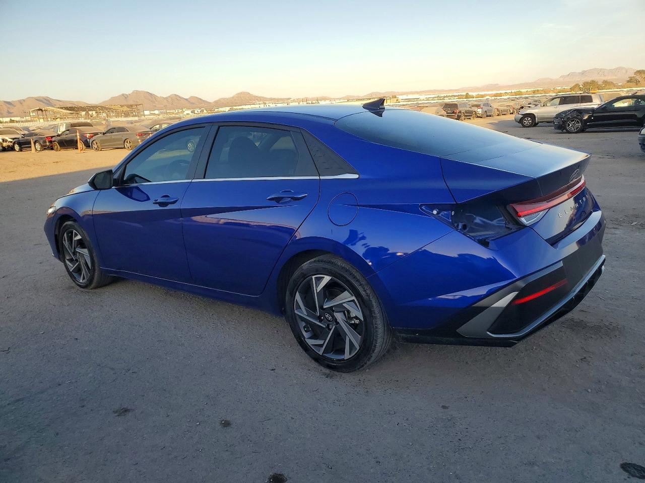 2025 Hyundai Elantra Sel - Image 2