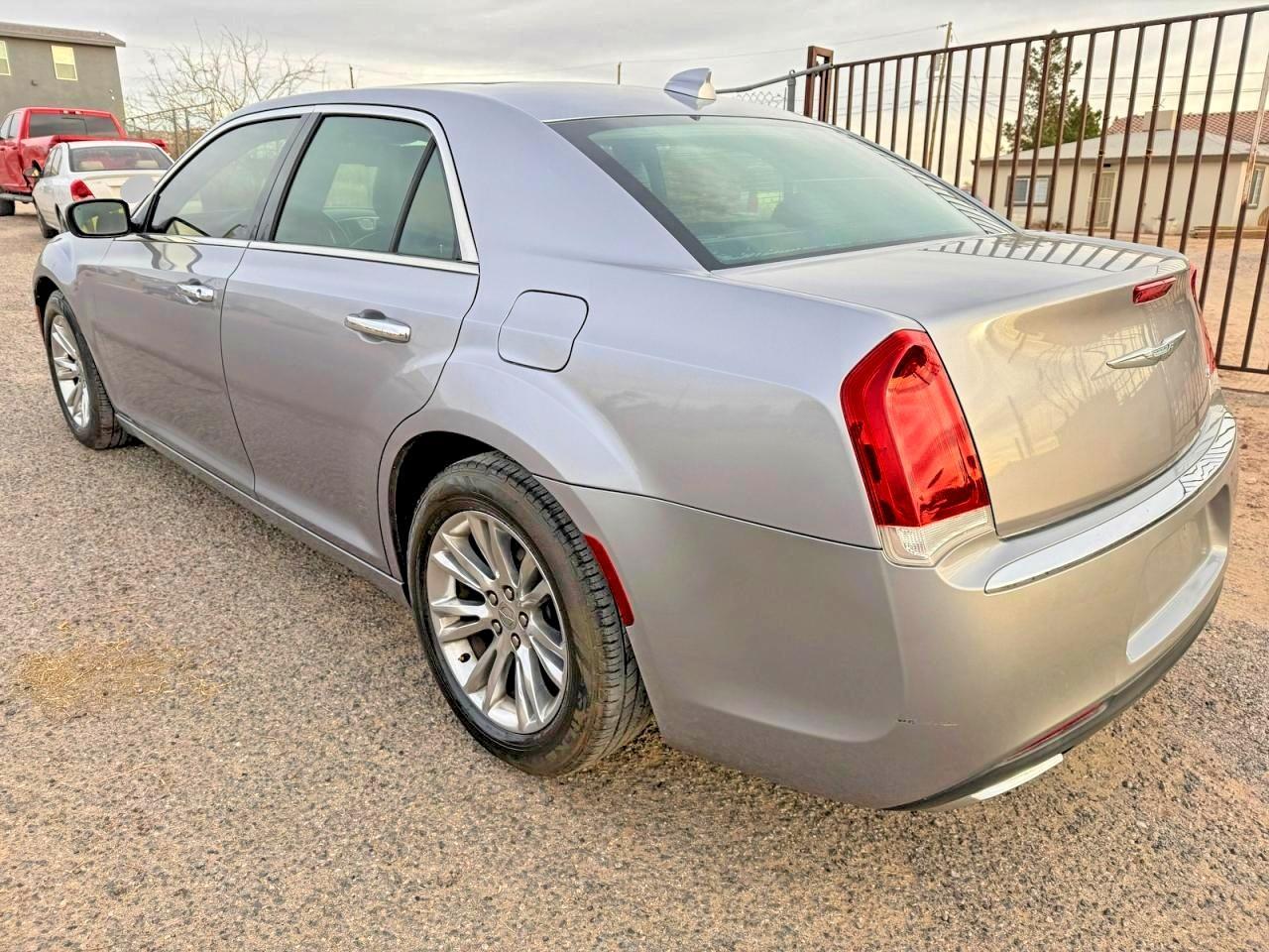 2016 Chrysler 300C - Image 3