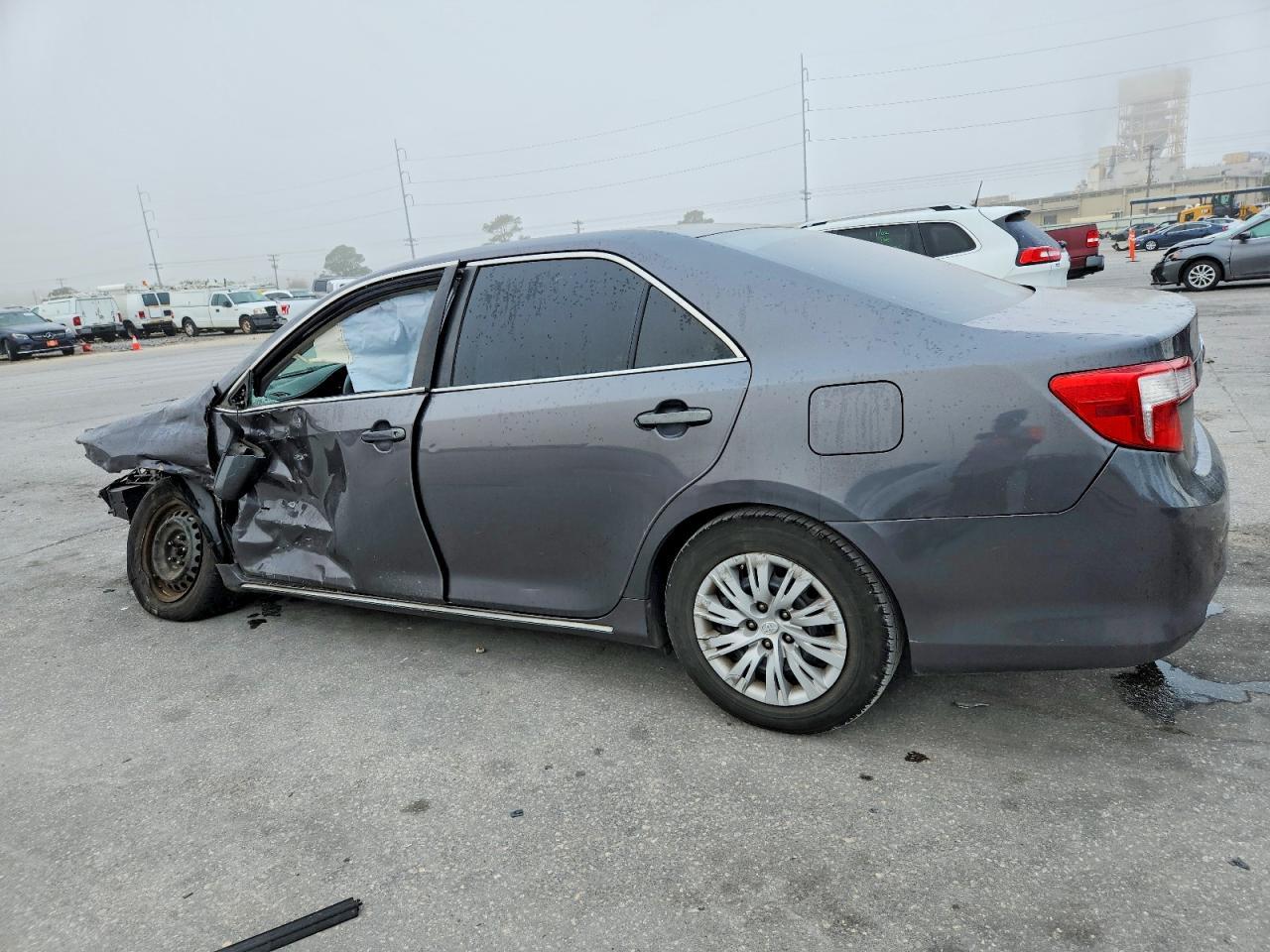 2014 Toyota Camry L - Фото 2