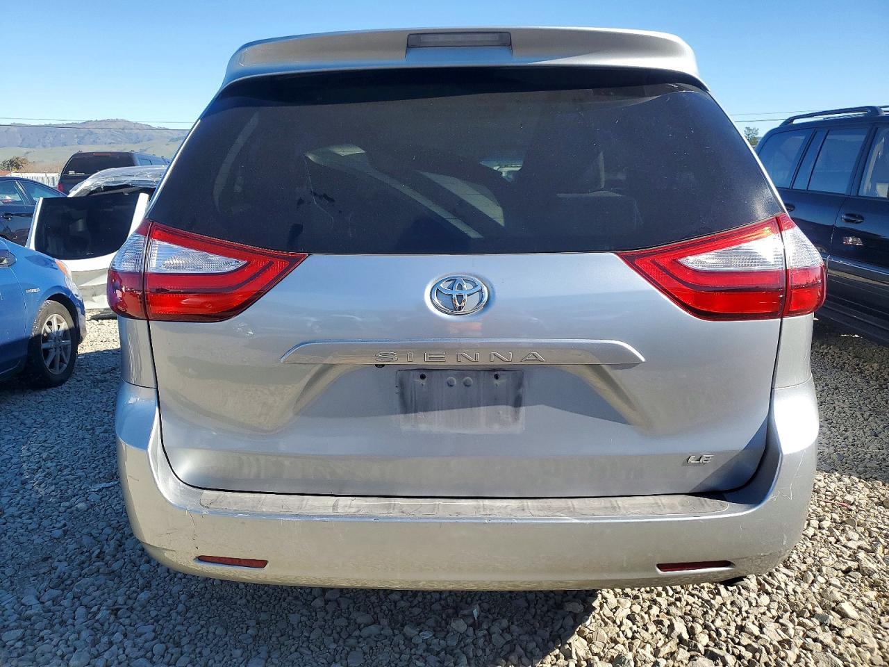 2017 Toyota Sienna Le - Фото 6