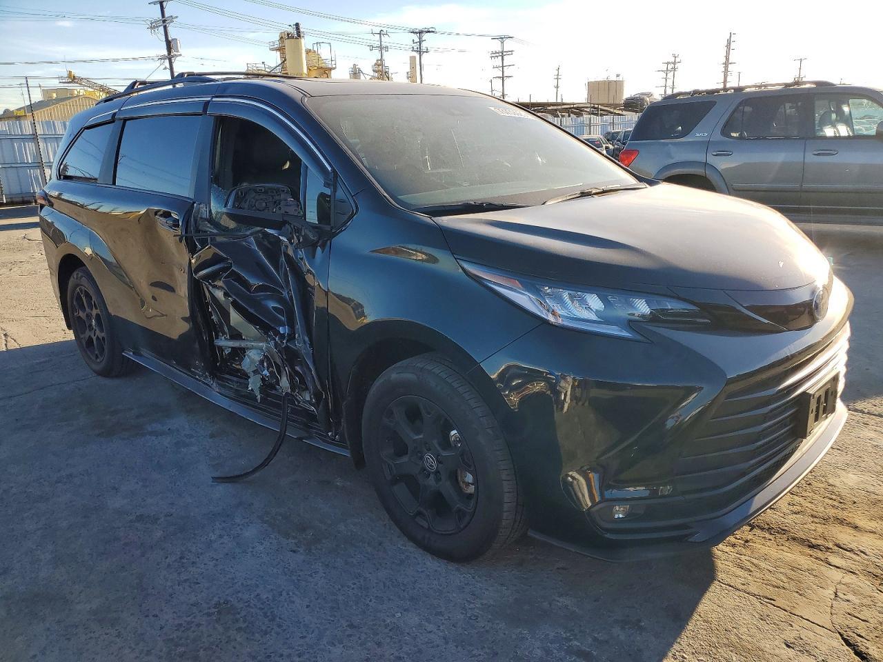 2025 Toyota Sienna Woodland Edition - Фото 4